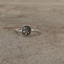 Load image into Gallery viewer, Flower stacking ring