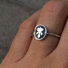 Load image into Gallery viewer, Flower stacking ring