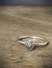 Load image into Gallery viewer, Sacred heart ring