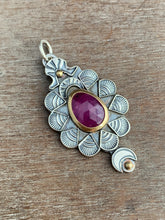 Load image into Gallery viewer, Pink Sapphire Set in 22k Gold