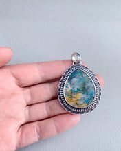Load image into Gallery viewer, Plume agate doublet medallion
