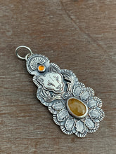 Load image into Gallery viewer, Mountain lion sapphire pendant