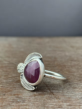 Load image into Gallery viewer, Dark Pink sapphire with textured accents size 8