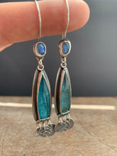 Load image into Gallery viewer, Apatite and moonstone earrings with dangling dots