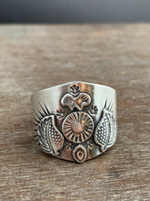 Load image into Gallery viewer, Large size 10 winged sacred symbol shield ring