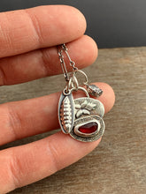 Load image into Gallery viewer, Garnet flowers and pods charm set