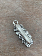 Load image into Gallery viewer, Quartz crystal pendant