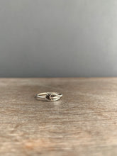 Load image into Gallery viewer, Feather ring