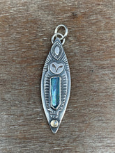Load image into Gallery viewer, Owl pendant - Aura crystal and labradorite