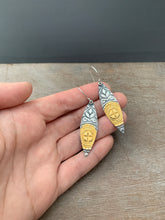 Load image into Gallery viewer, Keum Boo Floral Pattern Earrings
