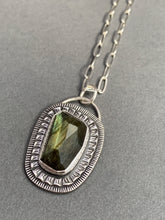 Load image into Gallery viewer, Labradorite pendant