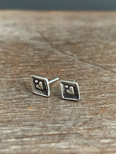 Load image into Gallery viewer, Tiny hearts stud earrings