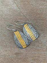 Load image into Gallery viewer, Keum Boo Ladder Pattern Earrings