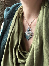 Load image into Gallery viewer, Plume agate Sacred heart