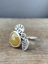 Load image into Gallery viewer, Yellow sapphire with leaf accents size 8