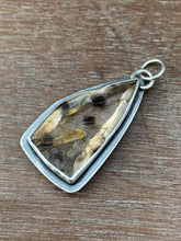 Load image into Gallery viewer, Quartz charm