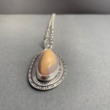 Load image into Gallery viewer, Coyamito agate pendant