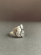 Load image into Gallery viewer, Small size 6 oak leaf and moon shield ring