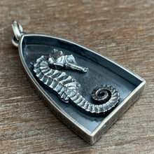 Load image into Gallery viewer, Beach gatherer