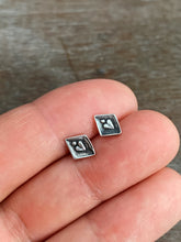 Load image into Gallery viewer, Tiny hearts stud earrings