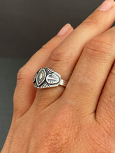 Load image into Gallery viewer, Small size 7 Eye and feather ring