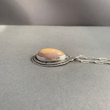 Load image into Gallery viewer, Coyamito agate pendant
