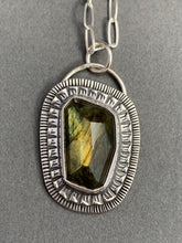 Load image into Gallery viewer, Labradorite pendant