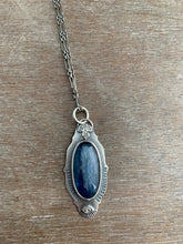 Load image into Gallery viewer, Blue kyanite pendent