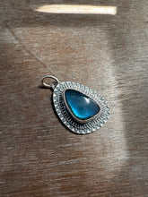 Load image into Gallery viewer, Labradorite pendant