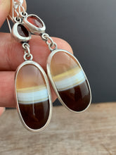 Load image into Gallery viewer, Agate and garnet earrings
