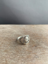 Load image into Gallery viewer, Medium size 8 swirl symbol shield ring