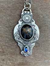 Load image into Gallery viewer, Dendritic quartz with kyanite