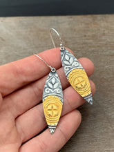 Load image into Gallery viewer, Keum Boo Floral Pattern Earrings
