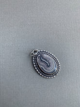 Load image into Gallery viewer, Crazy lace agate medallion