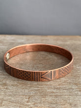Load image into Gallery viewer, Wide patterned copper bangle