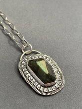 Load image into Gallery viewer, Labradorite pendant