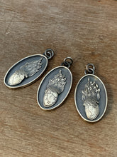 Load image into Gallery viewer, Sacred heart pendant