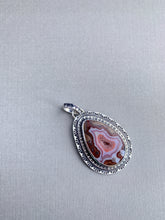 Load image into Gallery viewer, Tee pee canyon agate medallion