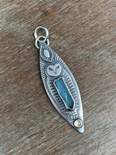 Load image into Gallery viewer, Owl pendant - Aura crystal and labradorite