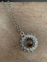 Load image into Gallery viewer, Included quartz medallion