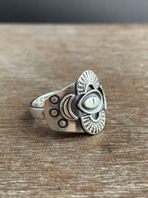 Load image into Gallery viewer, Medium size 7 eye sacred symbol shield ring