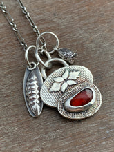 Load image into Gallery viewer, Garnet flowers and pods charm set