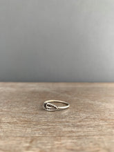 Load image into Gallery viewer, Feather ring