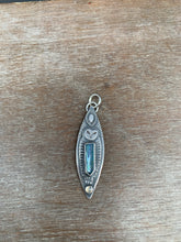 Load image into Gallery viewer, Owl pendant - Aura crystal and labradorite