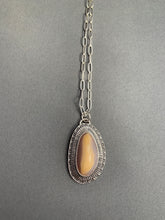 Load image into Gallery viewer, Coyamito agate pendant