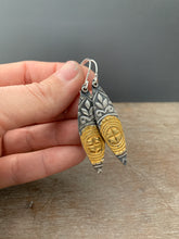 Load image into Gallery viewer, Keum Boo Floral Pattern Earrings