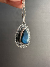 Load image into Gallery viewer, Labradorite pendant