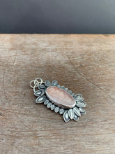 Load image into Gallery viewer, Rose quartz pendant