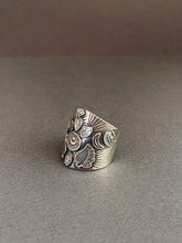 Load image into Gallery viewer, Large size 8 winged moon shield ring