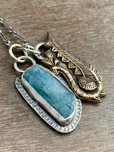 Load image into Gallery viewer, Green kyanite with bird charm set